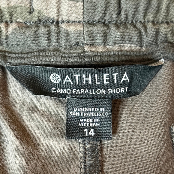 Athleta Farallon Short Camo Green Size 14 EUC - Picture 5 of 6